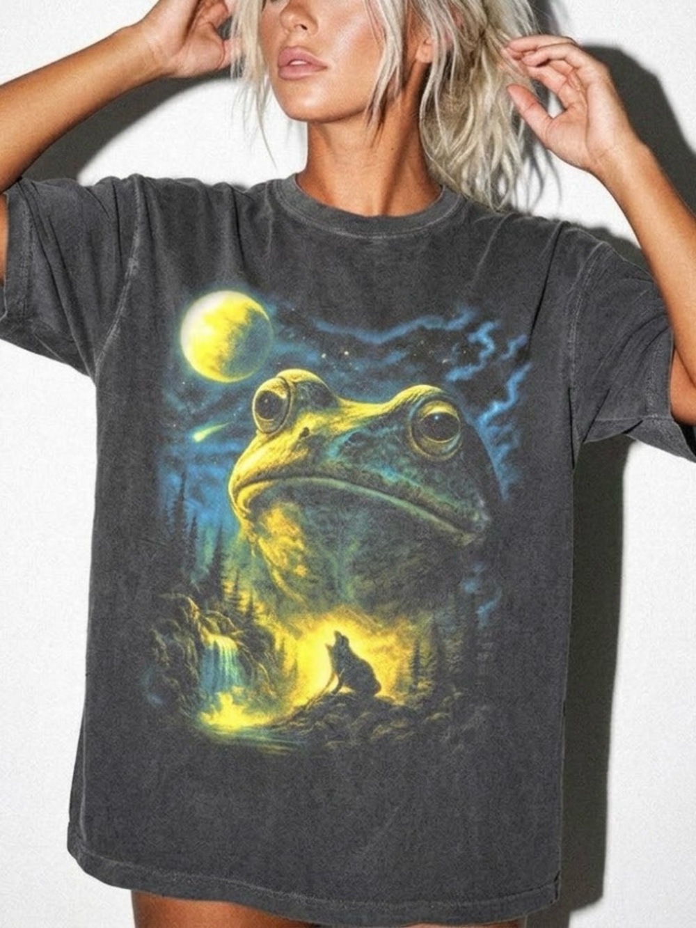 Frog Howling To The Moon Vintage 90s Animal Print Graphic Comfort Colors Tee Gif